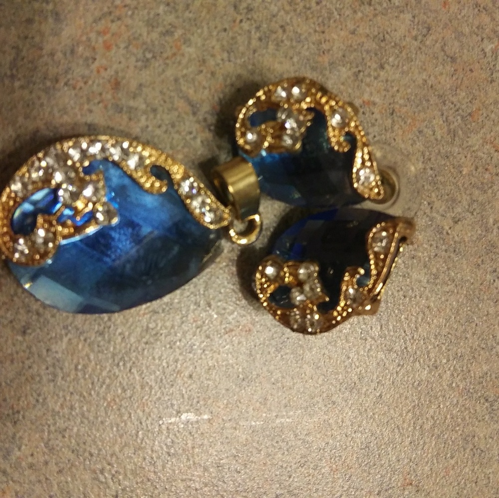 Earrings and pendant